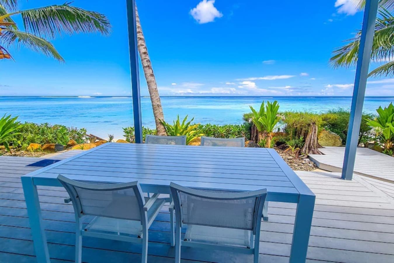 Beach Vibe Executive House — Beachfront, Titikaveka