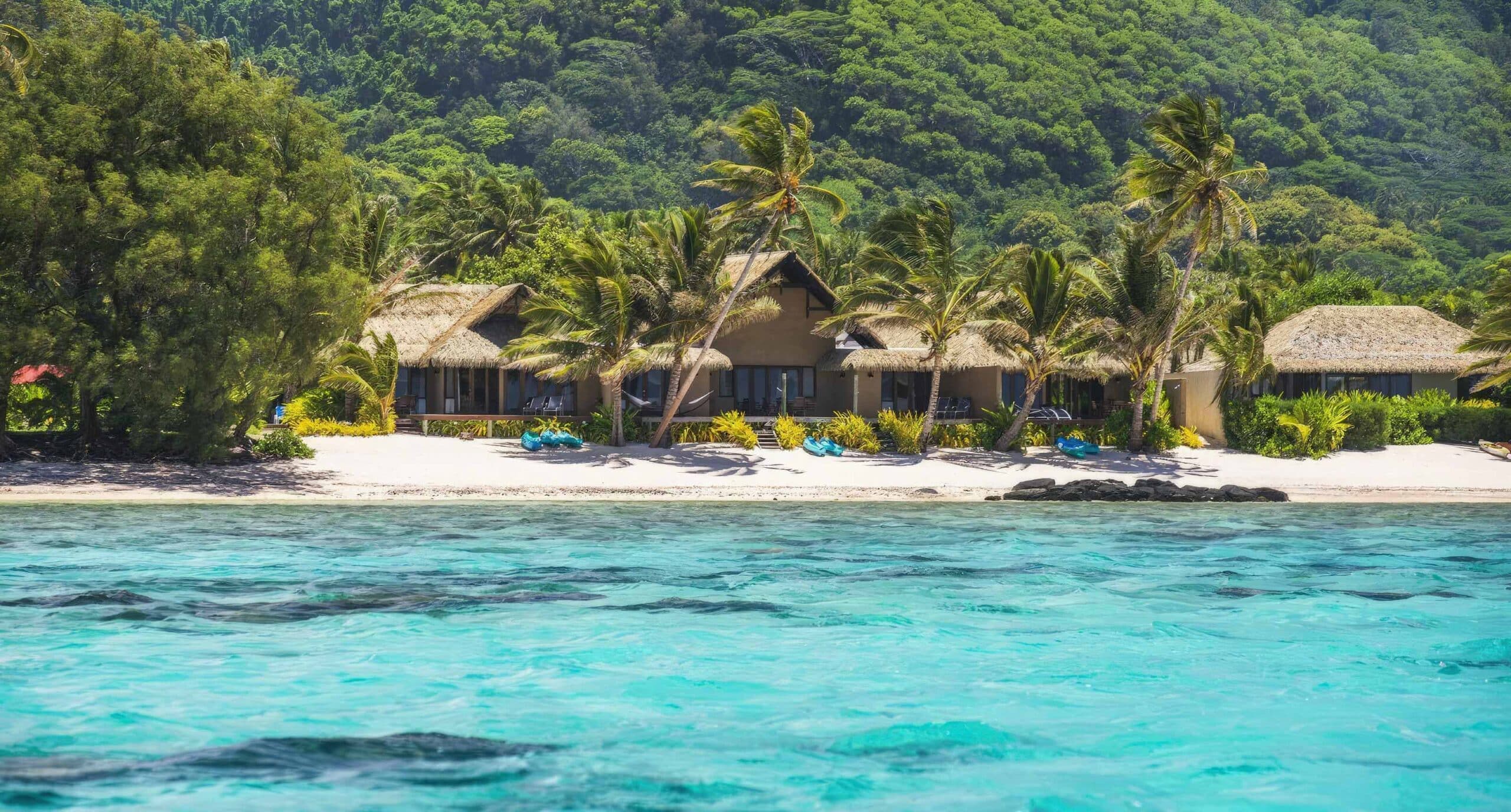 Rumours Luxury Villas — Absolute Beachfront, Muri Lagoon