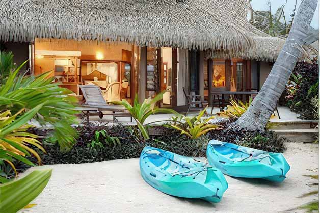 Rumours Luxury Villas — Absolute Beachfront, Muri Lagoon