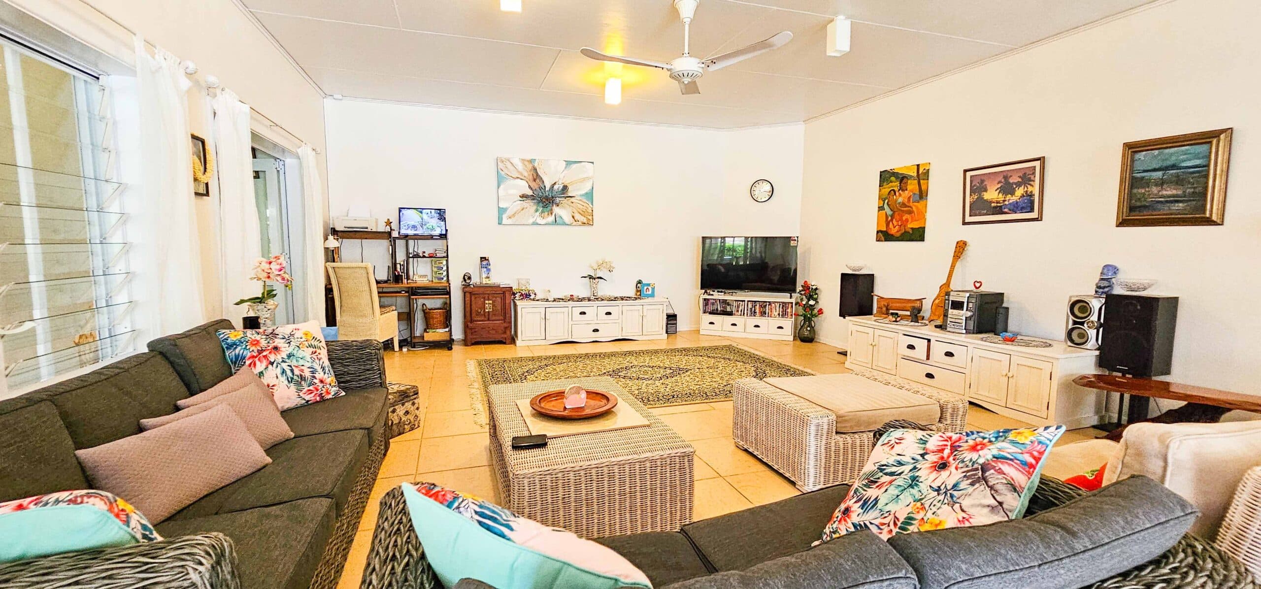 4-Bedroom Residence in Vaimaanga