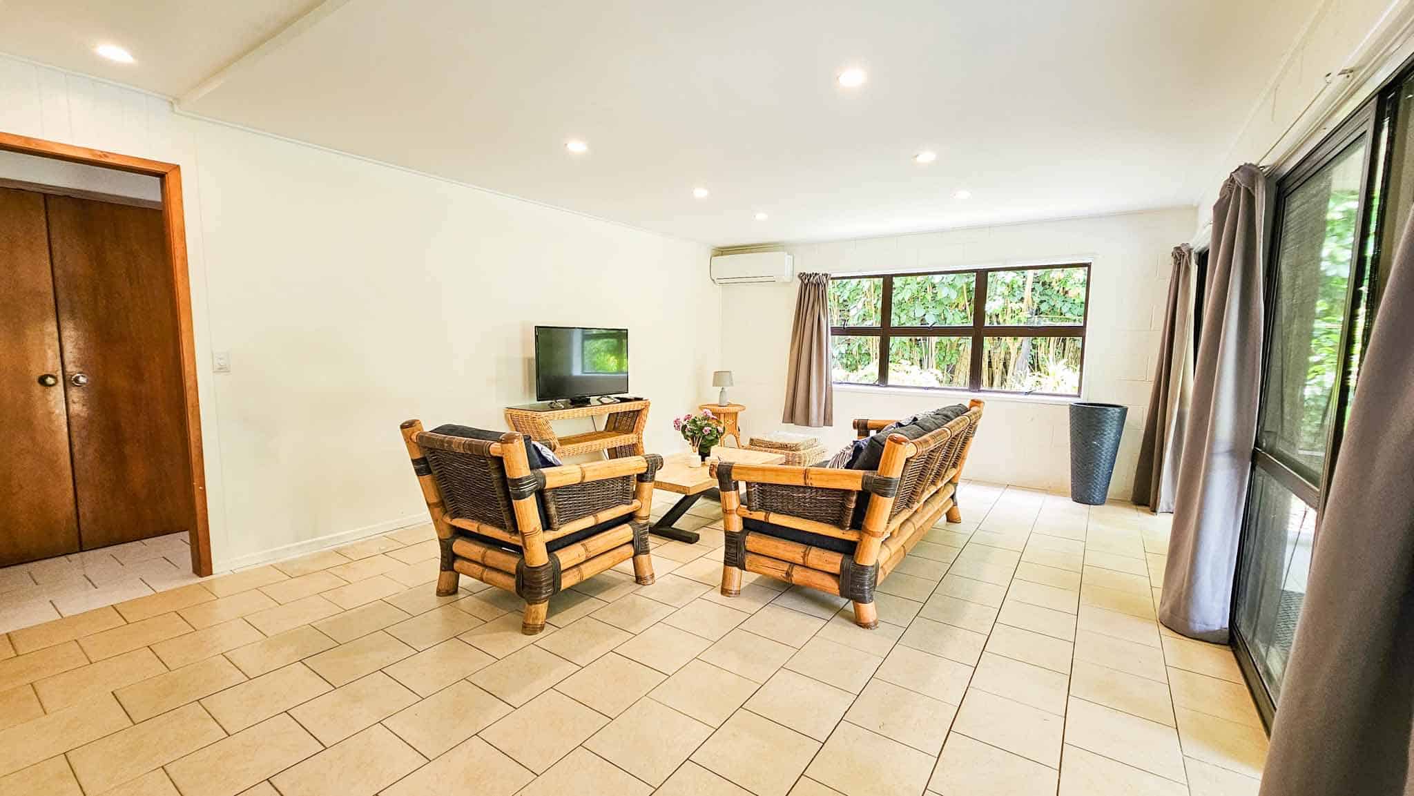 3-Bedroom Beachside Residence, Arorangi