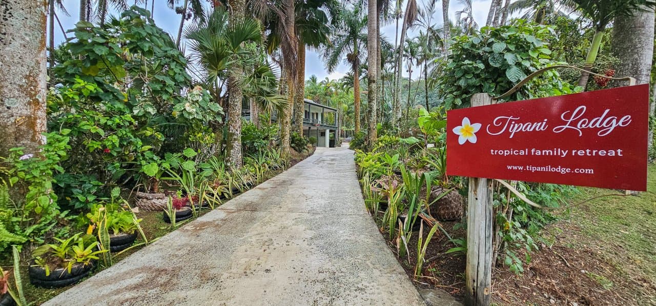 Tipani Lodge — 3 Private Apartments, Muri Beach